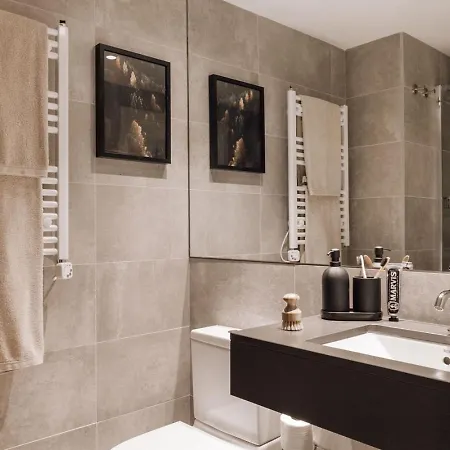Tibi - 2 Bedrooms And Office In Eixample Esquerra